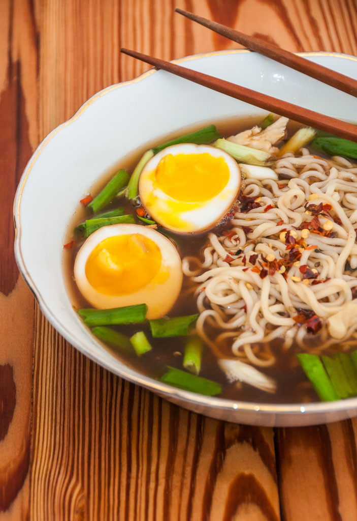 Sopa japonesa Shoyu Lamen de frango e ovo | Cozinha do João