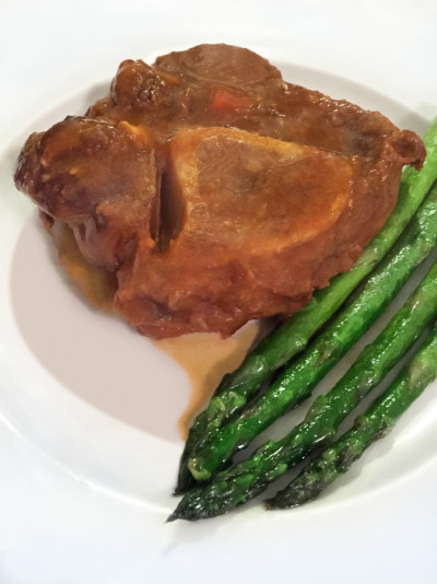 Receita de Ossobuco à milanesa com aspargos na manteiga | Cozinha do João