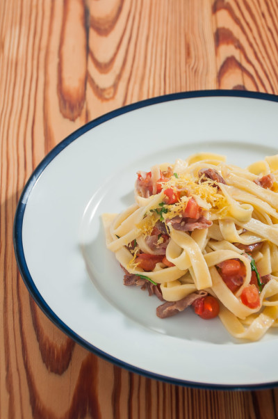 Tagliatelle com presunto Parma, pimenta vermelha e tomate | Cozinha do João