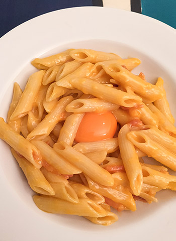 Receita fácil Penne à Carbonara com gema de ovo | Cozinha do João