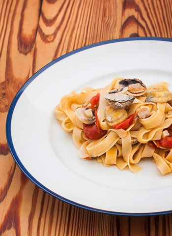 Receita de Tagliatelle ao vôngole apimentado com molho de tomate | Cozinha do João