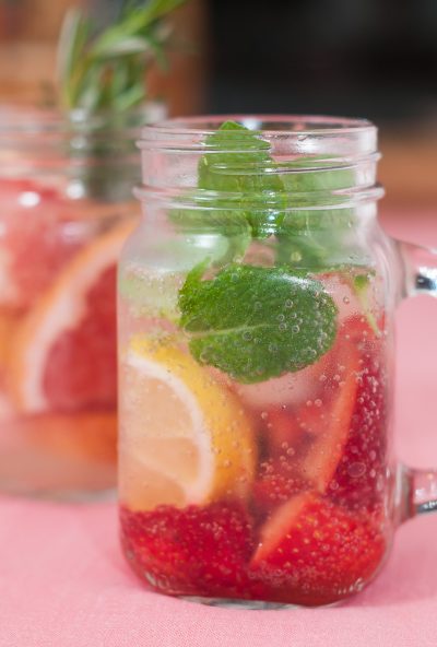 Receita de soft drink (sem álcool) de morango com hortelã | Cozinha do João